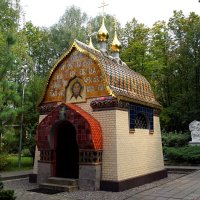 Часовня-усыпальница при Знаменском храме. :: Татьяна Помогалова