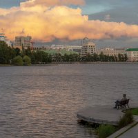 Вечер на набережной :: Евгений Тарасов 