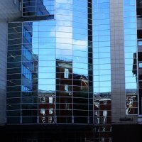 Отражение старого в новом. :: Василий Палий