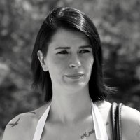 Она идёт по жизни легко.. :: Юрий. Шмаков