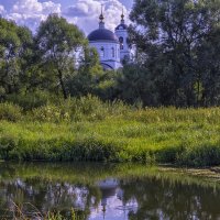 Монастырь на берегу реки :: Сергей Цветков