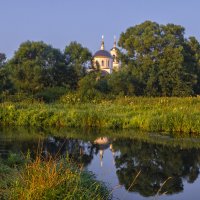 Рассвет у храма :: Сергей Цветков Рассвет у храма :: Сергей Цветков