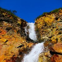 Красный водопад :: Александр Чашин Красный водопад :: Александр Чашин