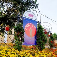 Идем смотреть "Гамлета"! :: Vladimir Semenchukov Идем смотреть "Гамлета"! :: Vladimir Semenchukov