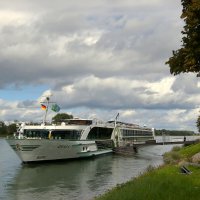 Ах, белый теплоход :: Юрий. Шмаков