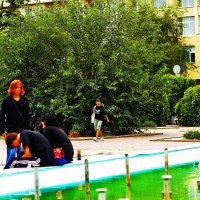 Прогульщики на фонтане :: Юрий Гайворонскiий