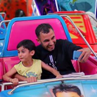 На аттракционе :: Юрий. Шмаков