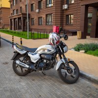 Мотоцикл и шлем :: Александр Синдерёв