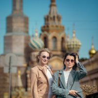 Девушки прогулка возе Спаса на Крови :: Николай Максимов