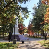 Сентябрь...Прогулка с песиком по скверу Победы! :: Владимир 