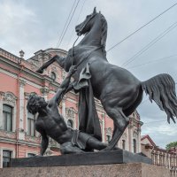 Укрощение коня (Коню почти удалось вырваться, но юноша удерживает его из последних сил. ) :: Татьяна Машошина