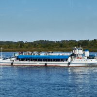 Прогулочный теплоход на Волге :: Алексей Р.