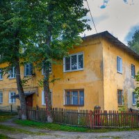 Провинциальный дворик :: Алексей Трифонов Провинциальный дворик :: Алексей Трифонов