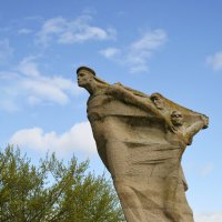 Памятник краснофлотцам в Вольске :: Анатолий Уткин