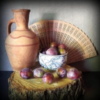 Натюрморт со сливами.. :: TAMARA КАДАНОВА