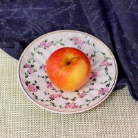Яблочко на блюдечке с золотой каёмочкой!.. :: photo Bo