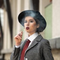 Мария в образе со шляпой и сигаретой :: Viktoria Anufrieva Мария в образе со шляпой и сигаретой :: Viktoria Anufrieva