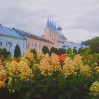 Осенний монастырь :: Сергей Кочнев