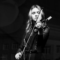 На рок-концерте. :: Андрей Андрианов