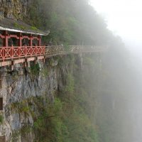 путь по краешку в туман... :: Andrey Bragin 