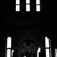 Девушка в церкви :: Котовский 