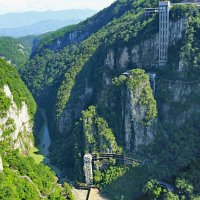 вид на ущелье в солнечный день с высоты 340 метров :: Andrey Bragin 