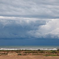 Тучи и корабль.. :: M Marikfoto