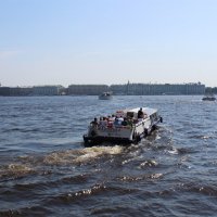 Прогулка на катерах по Неве :: Любовь ***