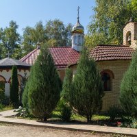 На территории Свято-Михайловского мужского монастыря :: Игорь Сикорский На территории Свято-Михайловского мужского монастыря :: Игорь Сикорский