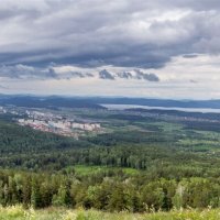 На горе Лысая. Вид на г. Миасс, Машгородок и озеро тургояк (панорама). :: Алексей Трухин