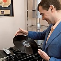 Музыку любят все-кстати отличный выбор !! :: Валерий 