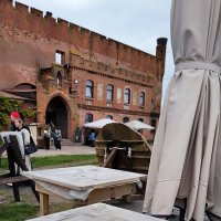 После экскурсии в музей инквизиции поправим нервишки хреновухой! :: Ольга 