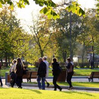 осень идет по городу :: Олег Лукьянов осень идет по городу :: Олег Лукьянов