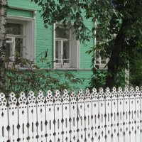 Резной палисад :: Александр Ильчевский 