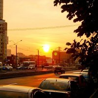 Оживлённая улица... Закат... :: Игорь Тельцов