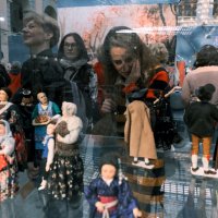 Люди и куклы :: Сергей Золотавин