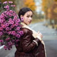 Последние осенние цветы :: Лилия .