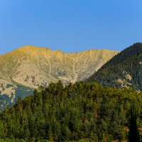 Пик УКанигу (2784 м) со своим "кратером" :: Георгий А