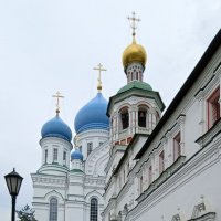 на территории монастыря :: Галина R...