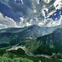 Озеро под Монументом дружбы народов Грузия :: Sergey Grim