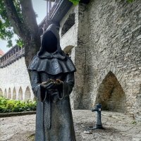 В Саду датского короля, монах ожидающий – Амбросий :: Veera V