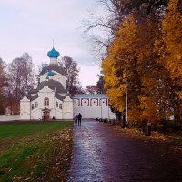 Осенея дорога в монастырь :: Сергей Кочнев Осенея дорога в монастырь :: Сергей Кочнев