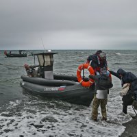 Высадка на берег. Залив Анива. Сахалин. :: Ирина Нафаня Высадка на берег. Залив Анива. Сахалин. :: Ирина Нафаня