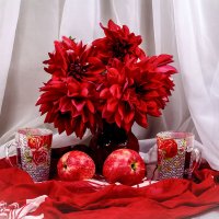 Натюрморт в красном цвете :: Людмила Павловна Крышковец