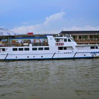 Москва. Вечерняя прогулка по реке :: Владимир Мигонькин