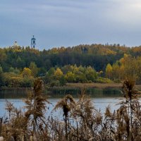 Осеннее озеро :: Сергей Цветков Осеннее озеро :: Сергей Цветков