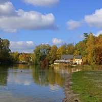В октябре мир объят пламенем... Никогда не подвергай сомнению чудеса, когда они происходят.   Рэй... :: Галина 