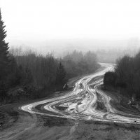 А дорога серою лентою вьётся........ :: Сергей l