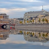 Кадашевская наб  23 октября :: Михаил Бибичков