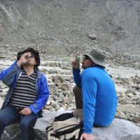 Пластиковая бутылочка на двоих. :: Марина Виноградова